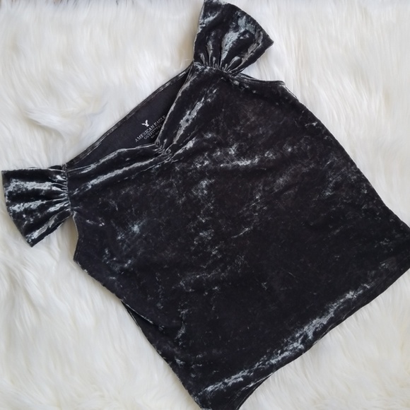 American Eagle Outfitters Tops - American Eagle Velvet off the shoulder crop top M